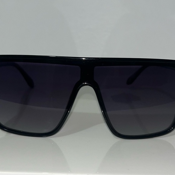 Quay Australia Black Square Sunglasses main image 5